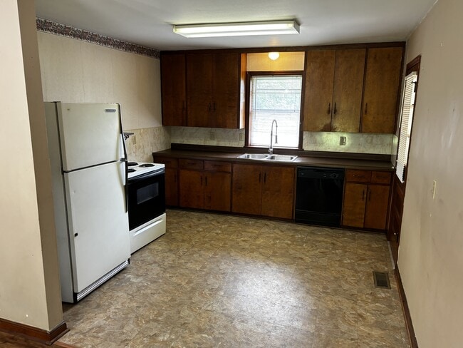 Building Photo - 307 N Central St