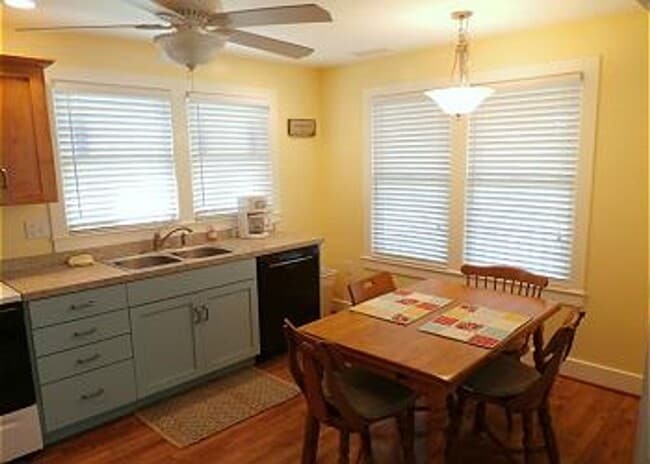 Building Photo - In-town Lewes cottage