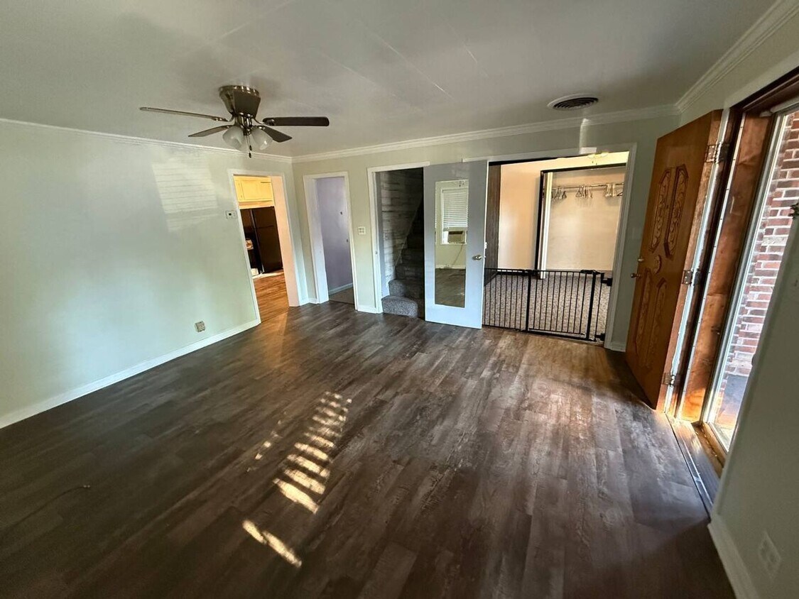 Foto principal - 3 bedroom 1 bathroom Olmstead Falls! EDEN/...