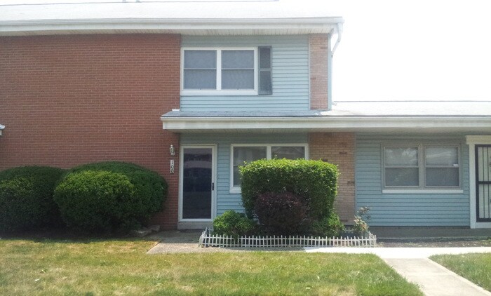 Primary Photo - 100 Buckeye Cir