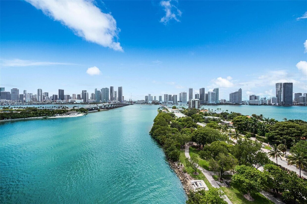Foto principal - 1000 Venetian Way