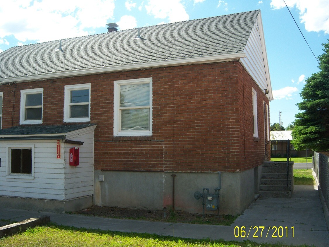 Building Photo - 752 Sage St