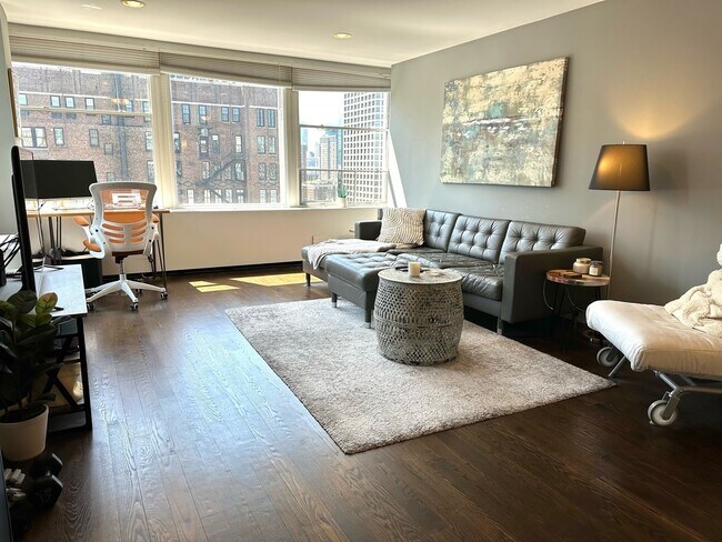 Building Photo - 30 E Elm St