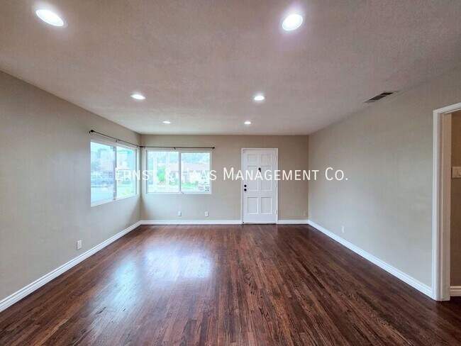 Foto del edificio - 3545 Eucalyptus Ave