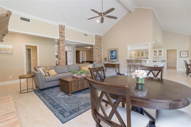 Building Photo - 4607 Breezy Point Dr