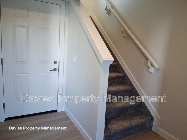Photo du bâtiment - 11910-11935 35 Ave SW
