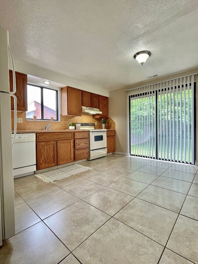 Foto del edificio - 3322 N Fairfield Rd
