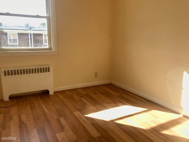 Building Photo - 2 br, 1 bath Apartment - 1038 Knorr St