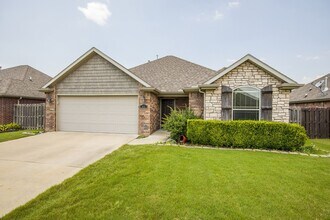 Building Photo - 3057 Azure Ave