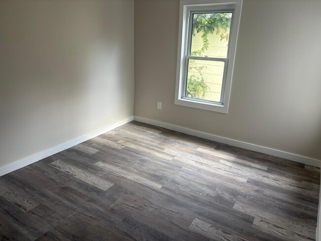 Building Photo - 517 Columbia Ave