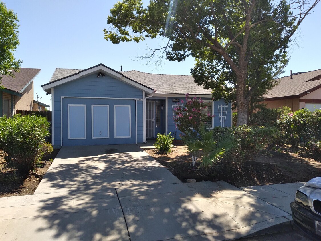 2352 N Cecelia Ave, Fresno, CA 93722 House for Rent in Fresno, CA