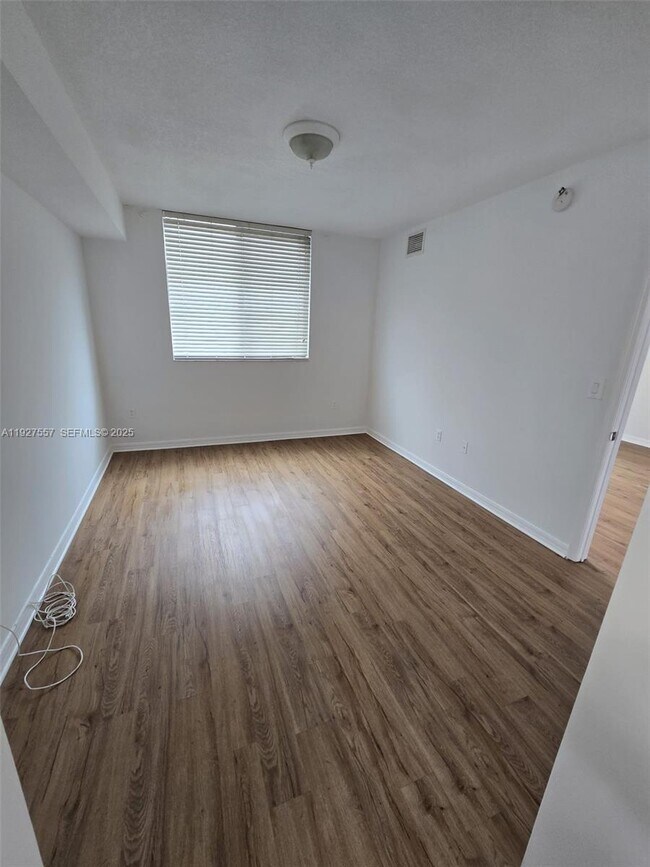 Foto del edificio - 4242 NW 2nd St