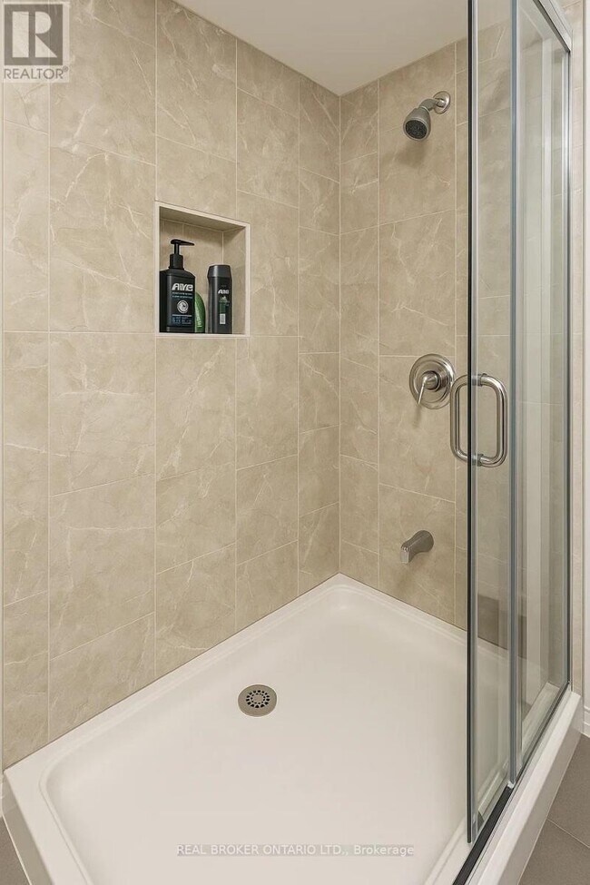 Building Photo - 95 Porchester Dr