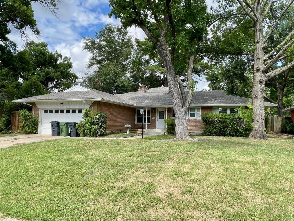 Photo - 1205 College Oaks Dr