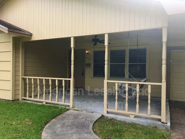 Foto del edificio - 885 Callaway Dr