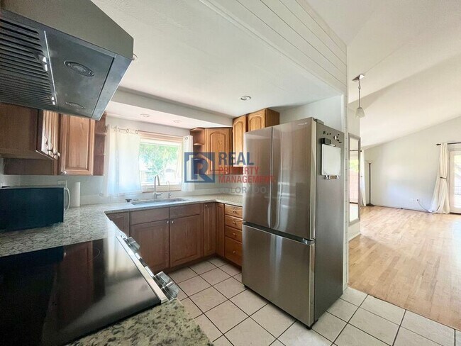 Foto del edificio - 13100 Julian Ct