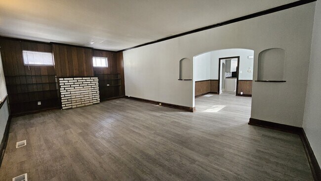 Foto del edificio - 2429 E 16th St