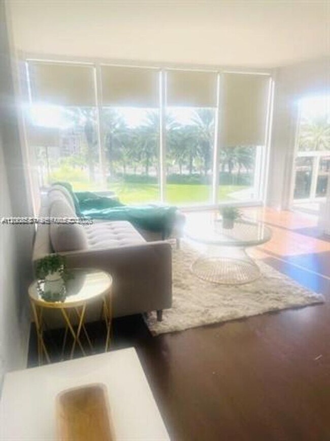 Foto del edificio - 10275 Collins Ave