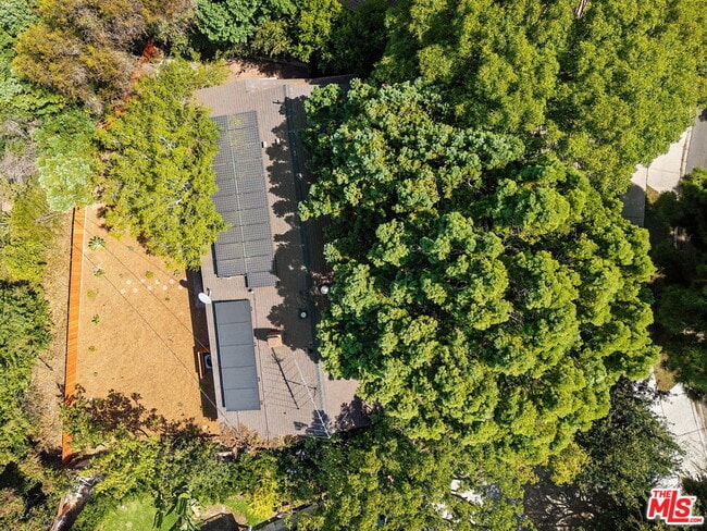 Building Photo - 9149 Hillsboro Dr