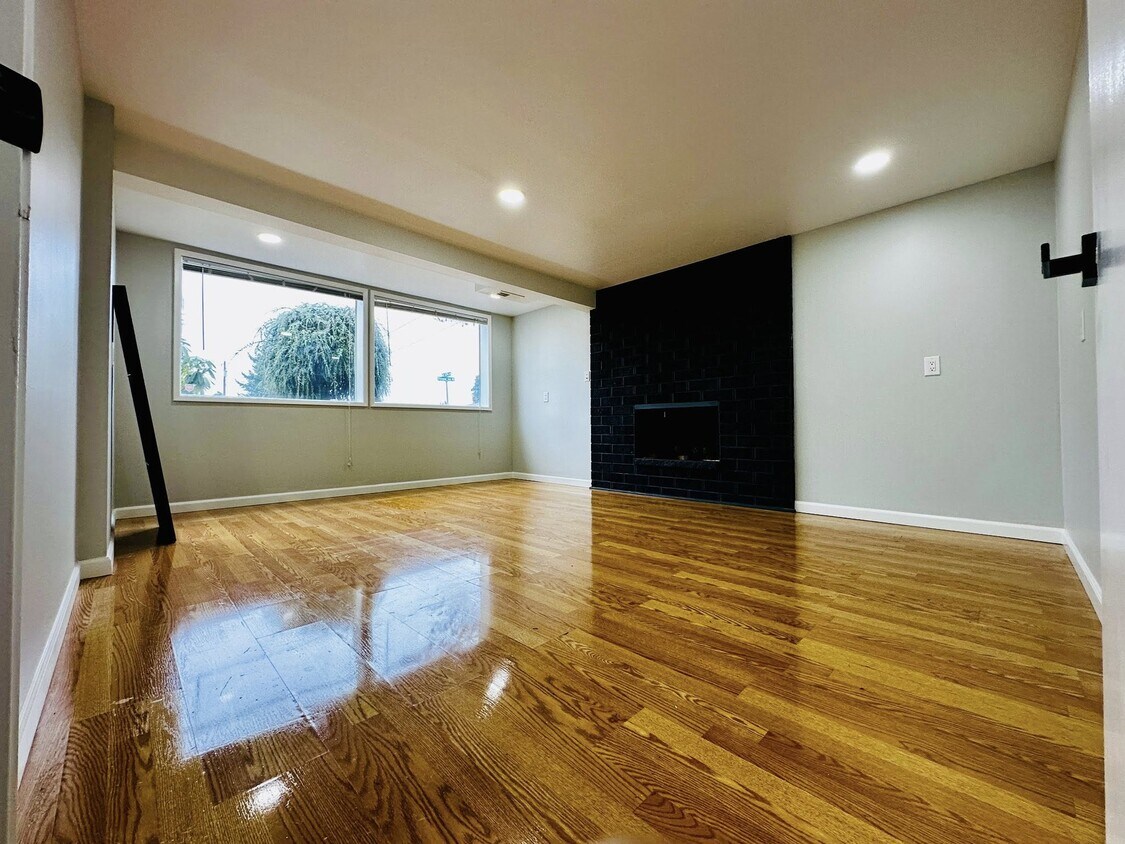 Sala de estar - 1056 Olympia Ave NE