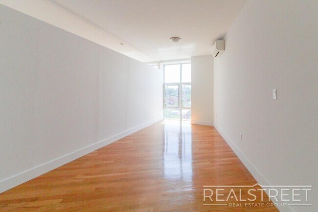 Foto del edificio - LUXURY 2 Bed LOFT in Queens!