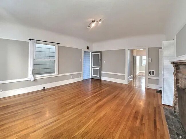 Building Photo - Updated 2BR/1BA Located In The Inner Richm...