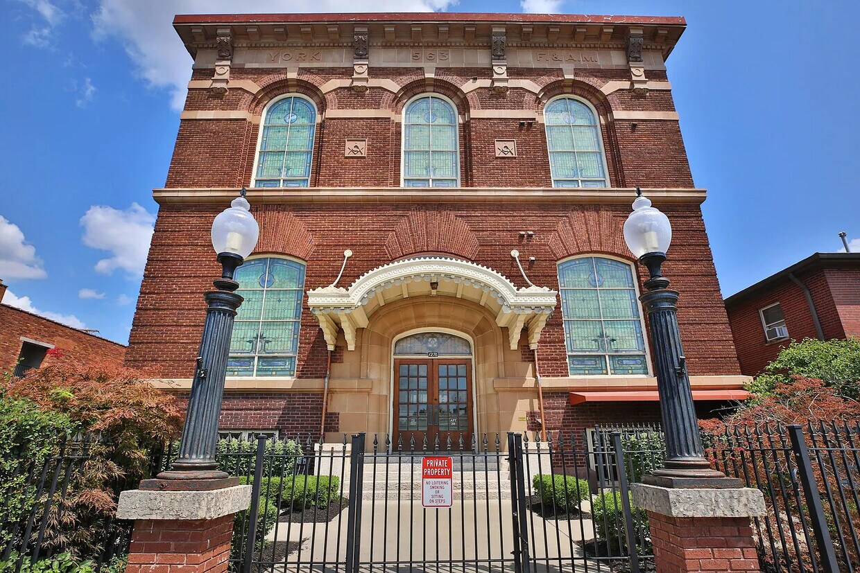 Primary Photo - 1276 N High St