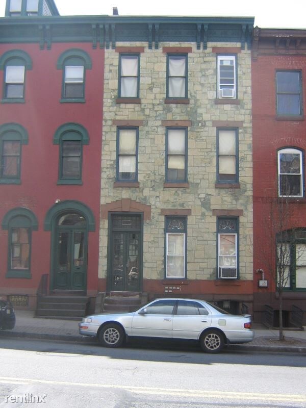 Primary Photo - 1030 Penn St