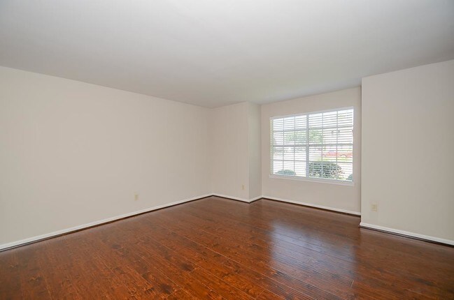 Building Photo - 10313 Briar Forest Dr