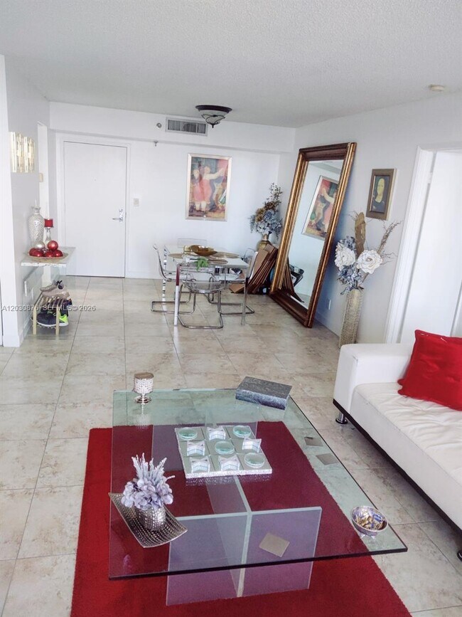 Foto del edificio - 3300 NE 192 St