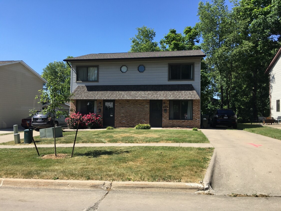 840 Page St, Iowa City, IA 52240 Townhome Rentals in Iowa City IA