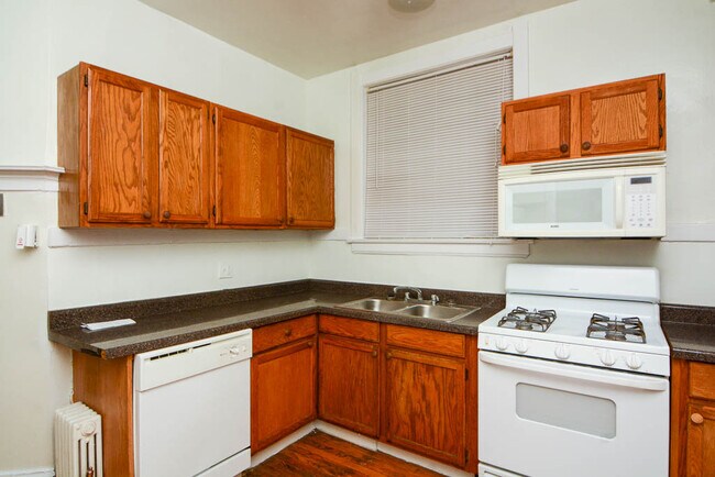 Building Photo - 4354 N Winchester Ave