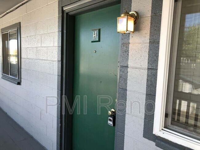 Foto del edificio - 2075 Patton Dr