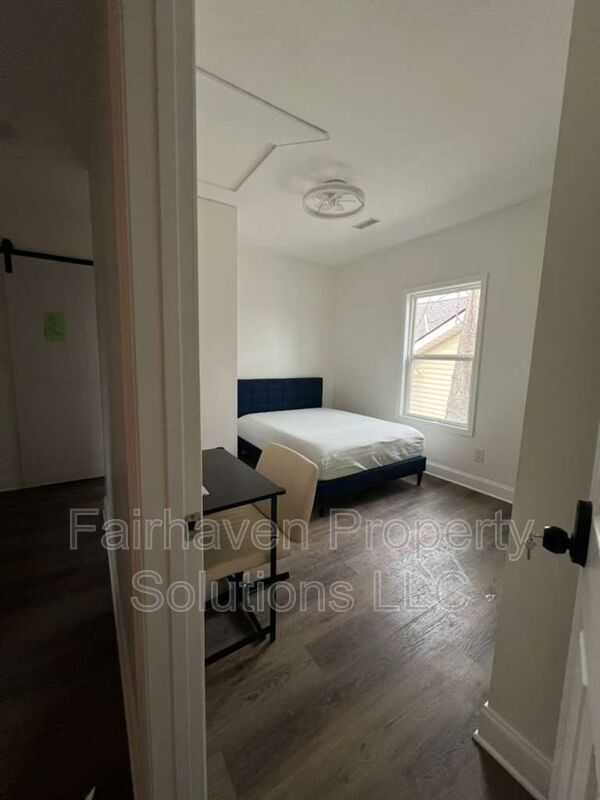 Foto del edificio - 2827 E 5th Ave