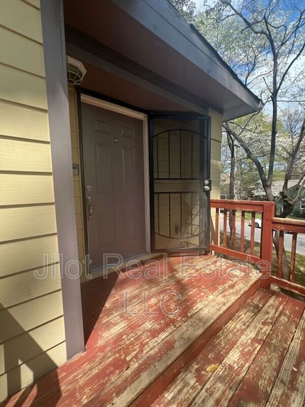 Foto del edificio - 1366 Clermont Ave