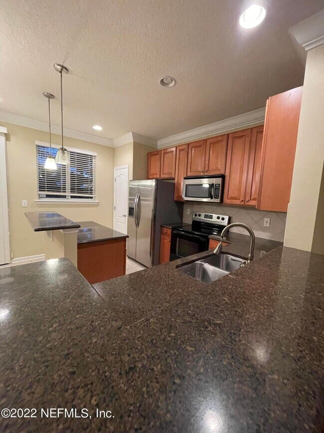 Building Photo - 2304 Sunset Bluff Dr