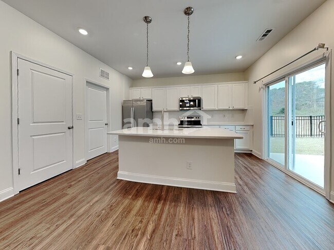 Building Photo - 3204 Brierhill Rd