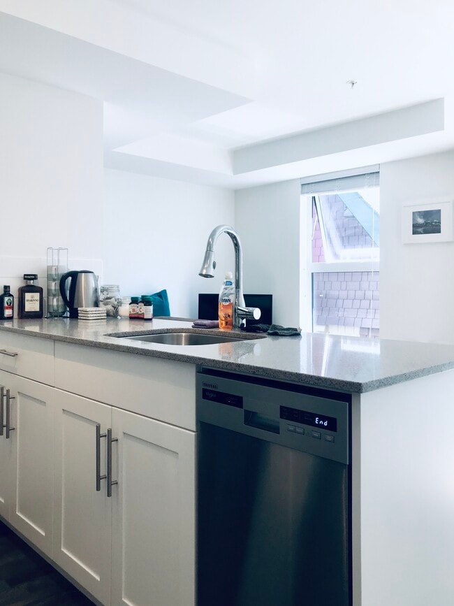 Building Photo - 2 Bedroom 1 Bath in Kies Place