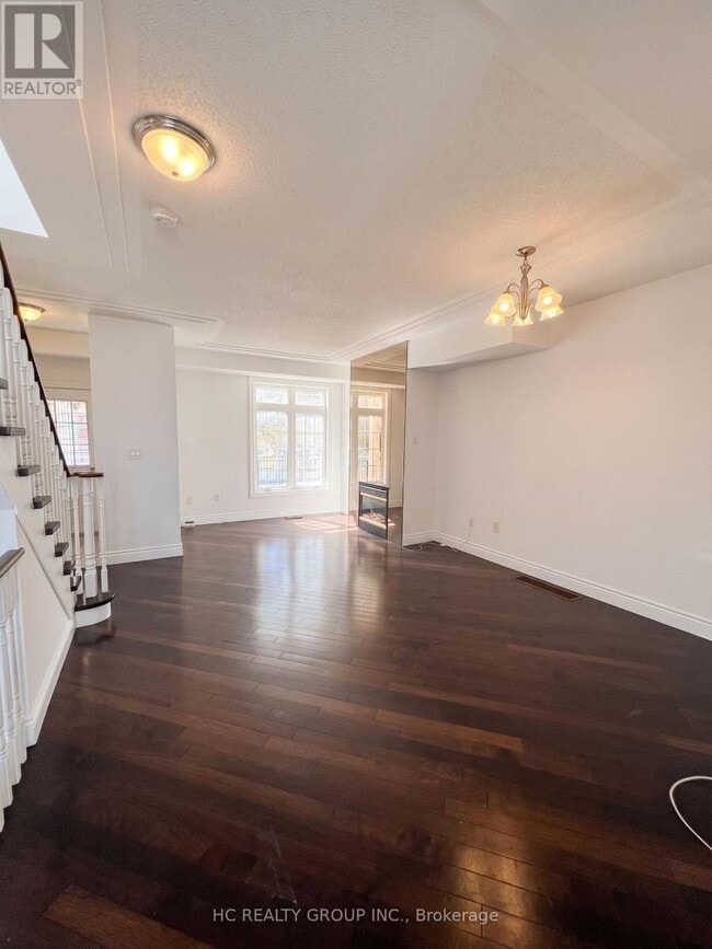 Building Photo - 10 Post Oak Dr