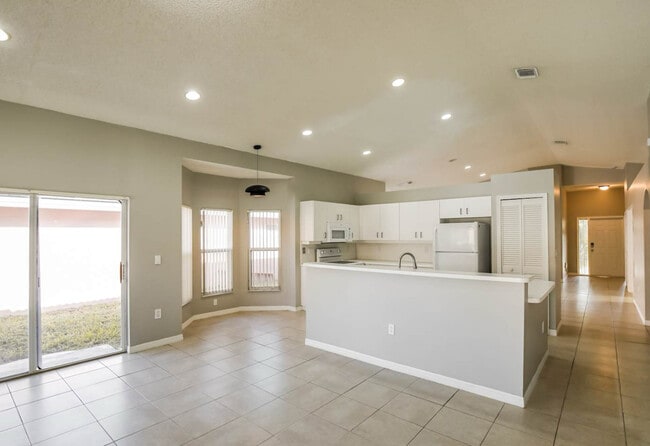 Building Photo - 5010 SW 151st Ter