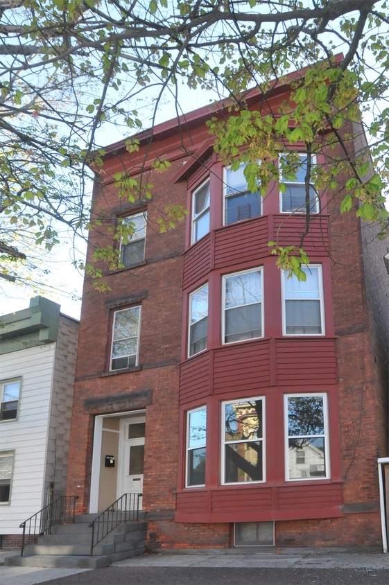 Primary Photo - 435 3rd St