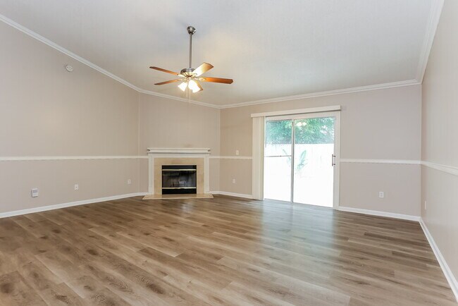 Building Photo - 14196 Crestwick Dr W