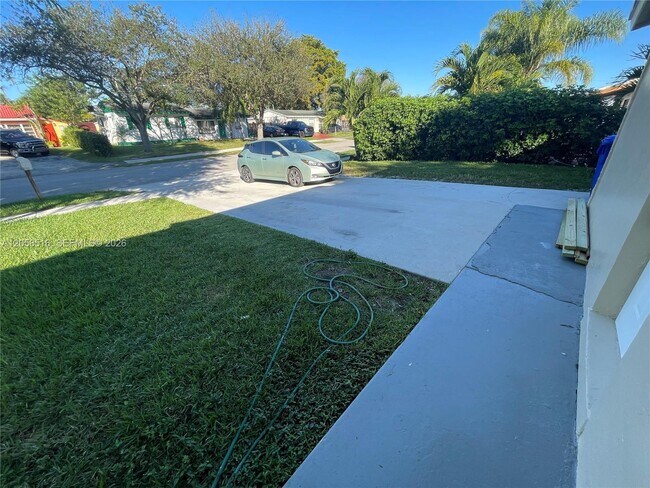 Foto del edificio - 1810 SW 64th Terrace