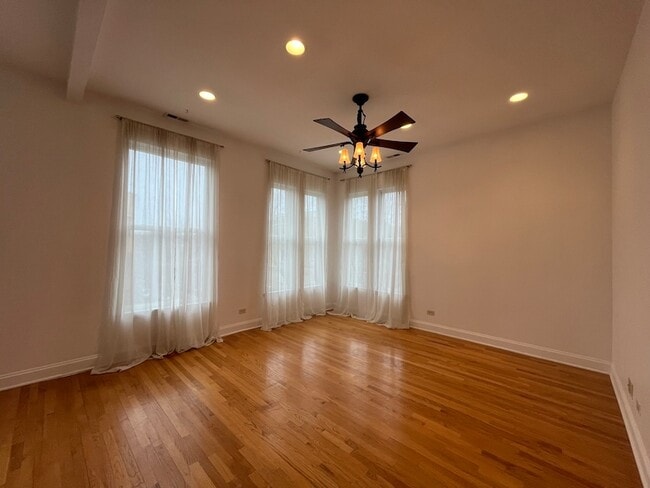 Building Photo - 2558 W Haddon Ave