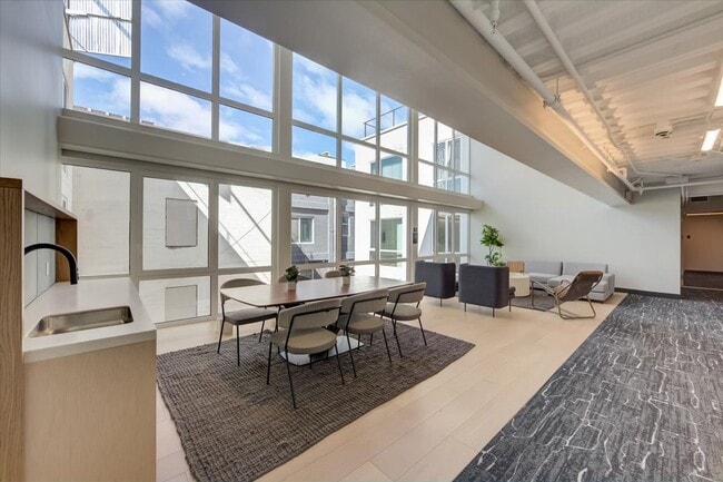 Interior Photo - 145 Leavenworth St