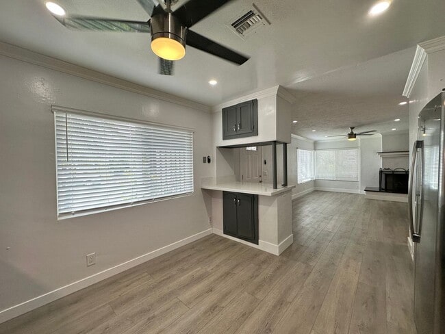 Building Photo - 4875-4885 Normandie Place
