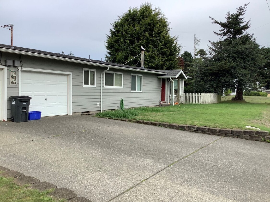 Foto del edificio - 0403 - Lewis Duplex