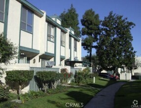 Building Photo - 2100 W Palmyra Ave