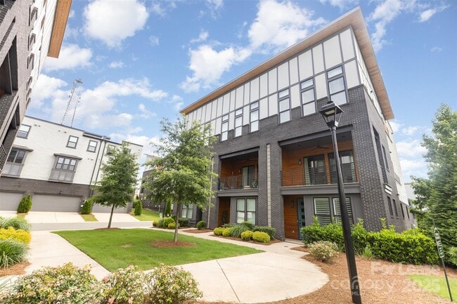 Building Photo - 2523 Irwin Strm Rd