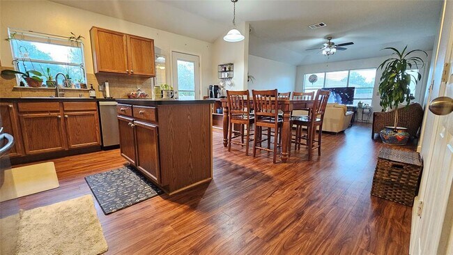 Building Photo - 113 Coreopsis Cove